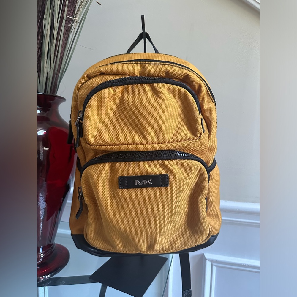 🌹MK MICHEAL KORS • Yellow and Black Men's Backpack - Stylish Everyday Bag